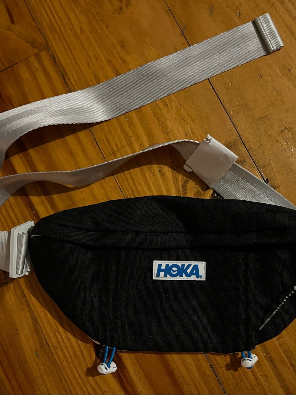 NWOT HOKA Black & Cream Running Belt Bag / Fanny Pack with Light Gray Strap